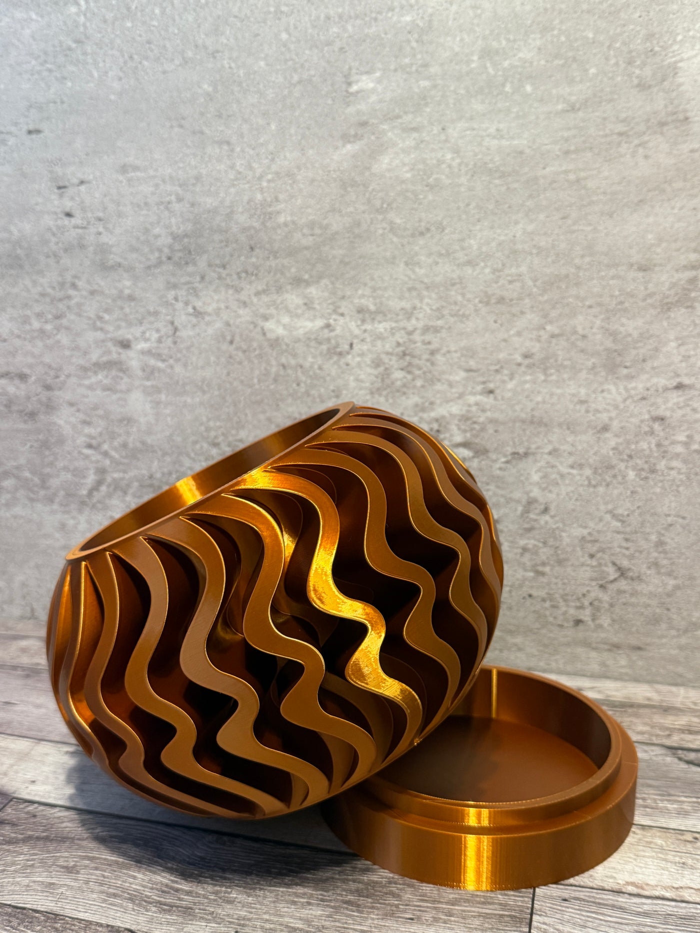 Noli flowing texture indoor planter, product view 9