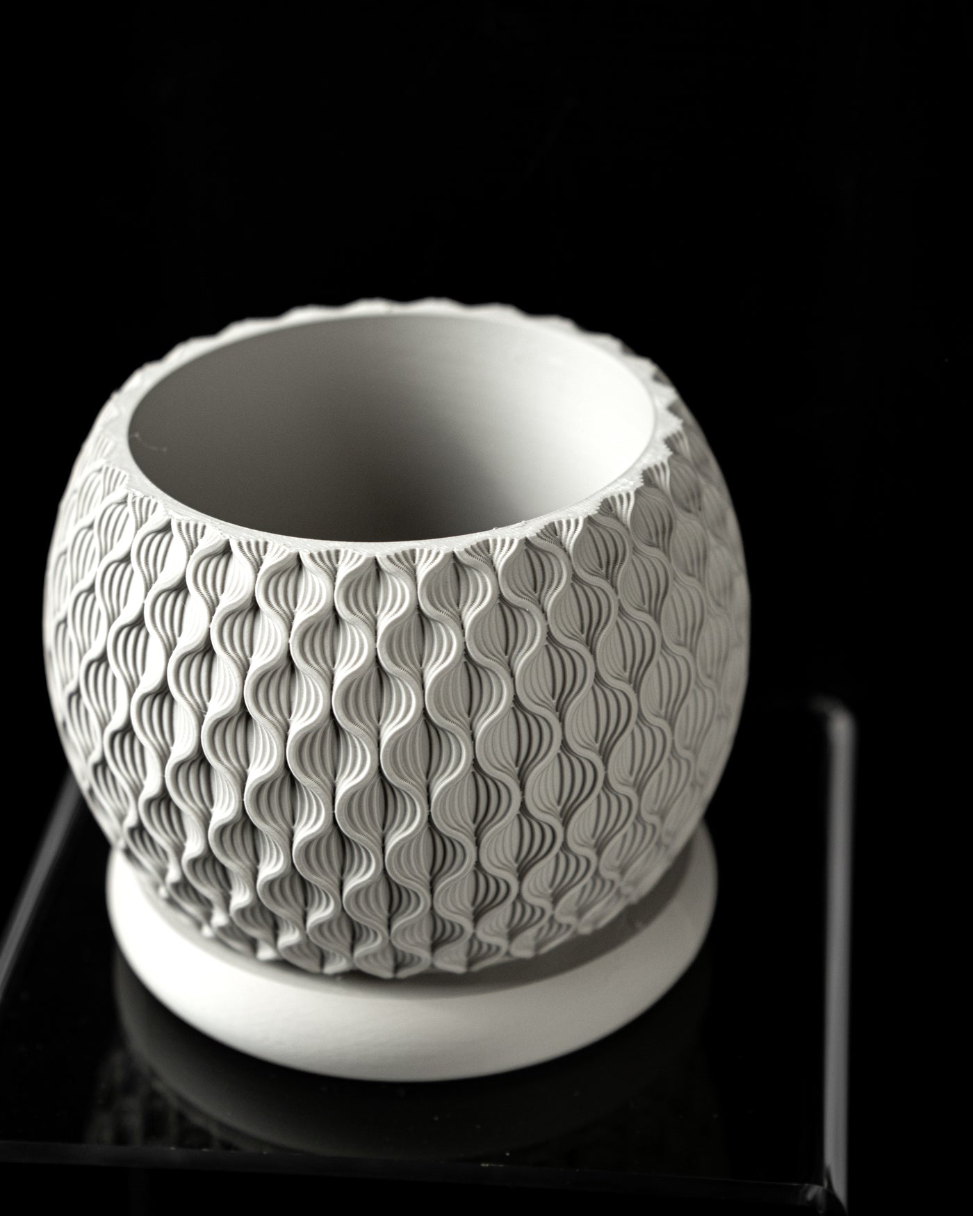 Bloom botanical texture indoor planter, product view 2