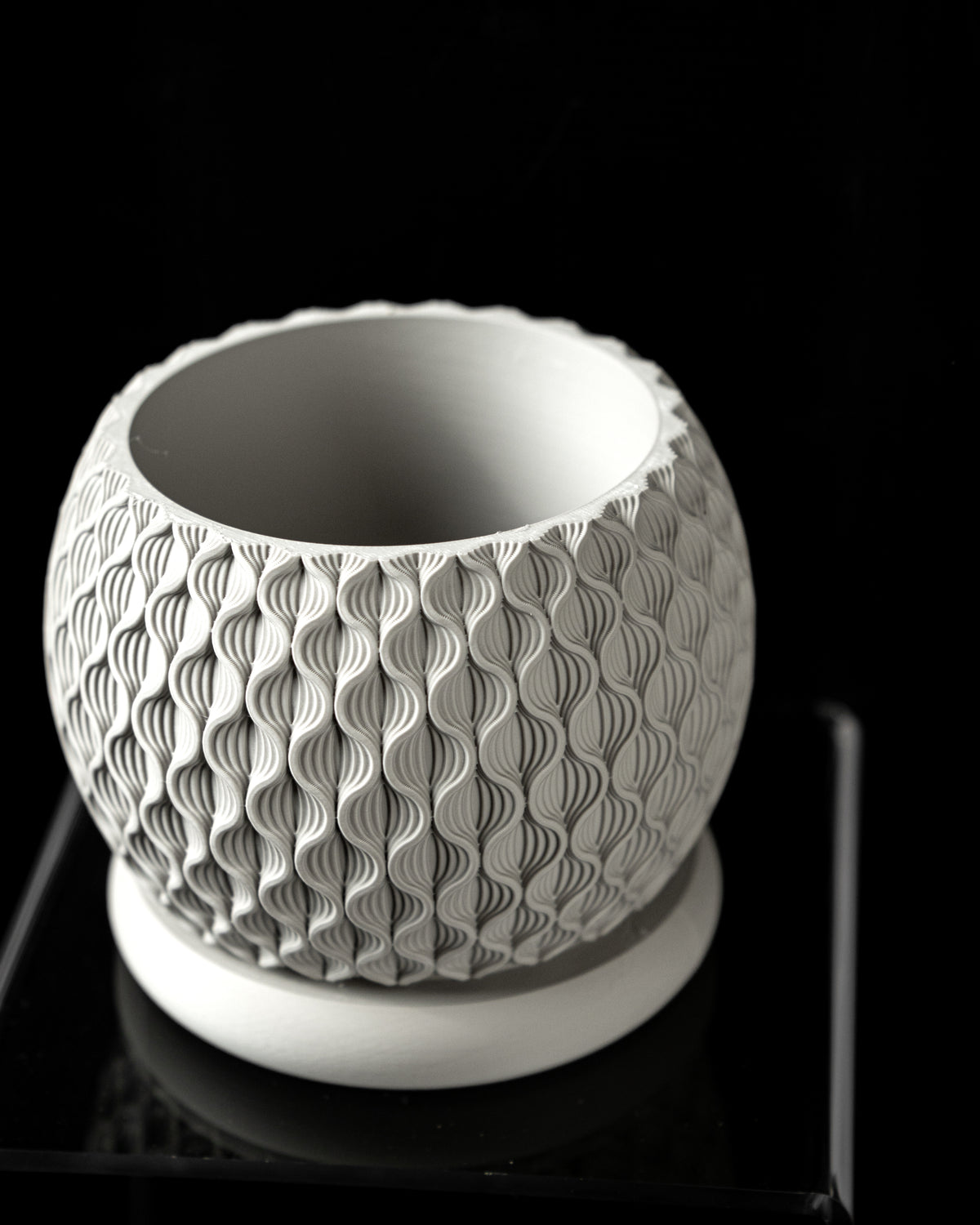 Bloom botanical texture indoor planter, product view 2