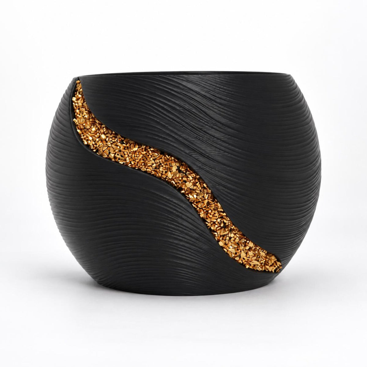 Front view of a black round planter with fine wave texture and a long curved gold-tone chip inlay