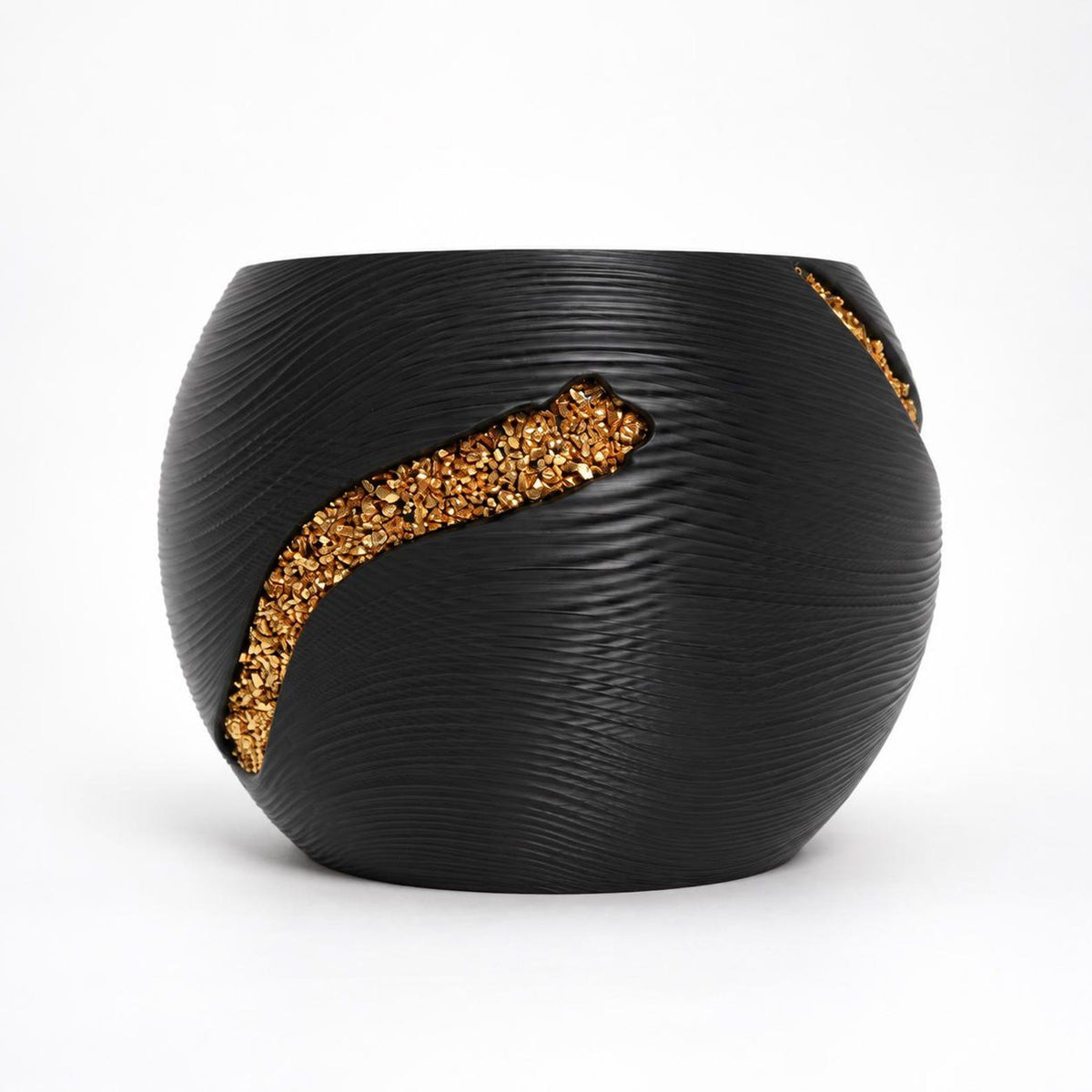 Angled reverse view of the black round planter, highlighting its shorter gold-tone inlay and flowing ridges