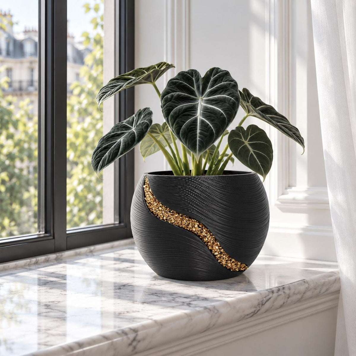 Auron round planter with a plant in a bright interior.