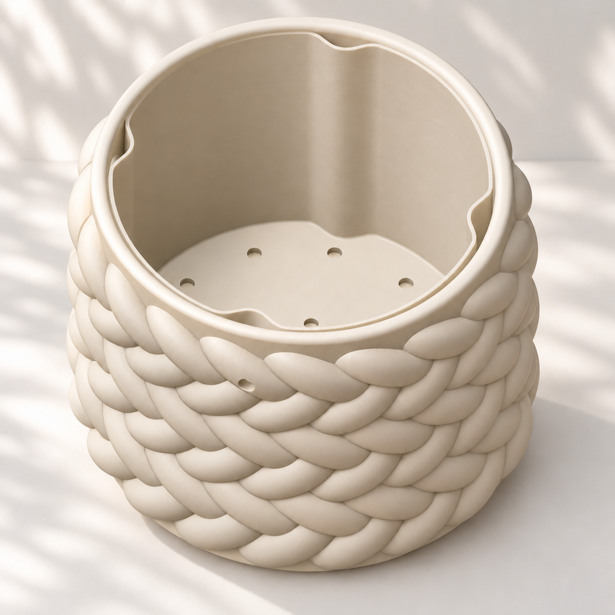 Close-up of the fitted drainage insert in Braido with rope recesses around the rim