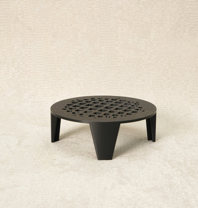 “Grid Base” round plant pot stand side view