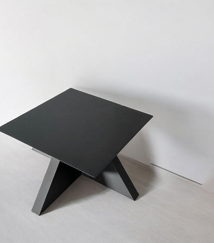 Jones pedestal base for indoor planters and pots