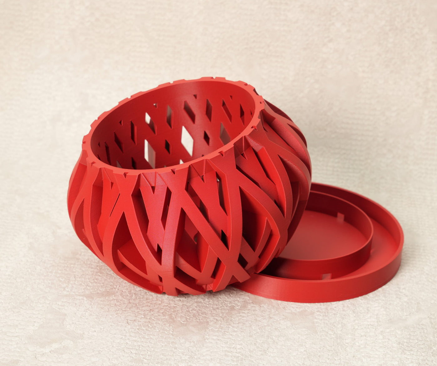 Rimo rounded lattice ventilated orchid pot, top opening view
