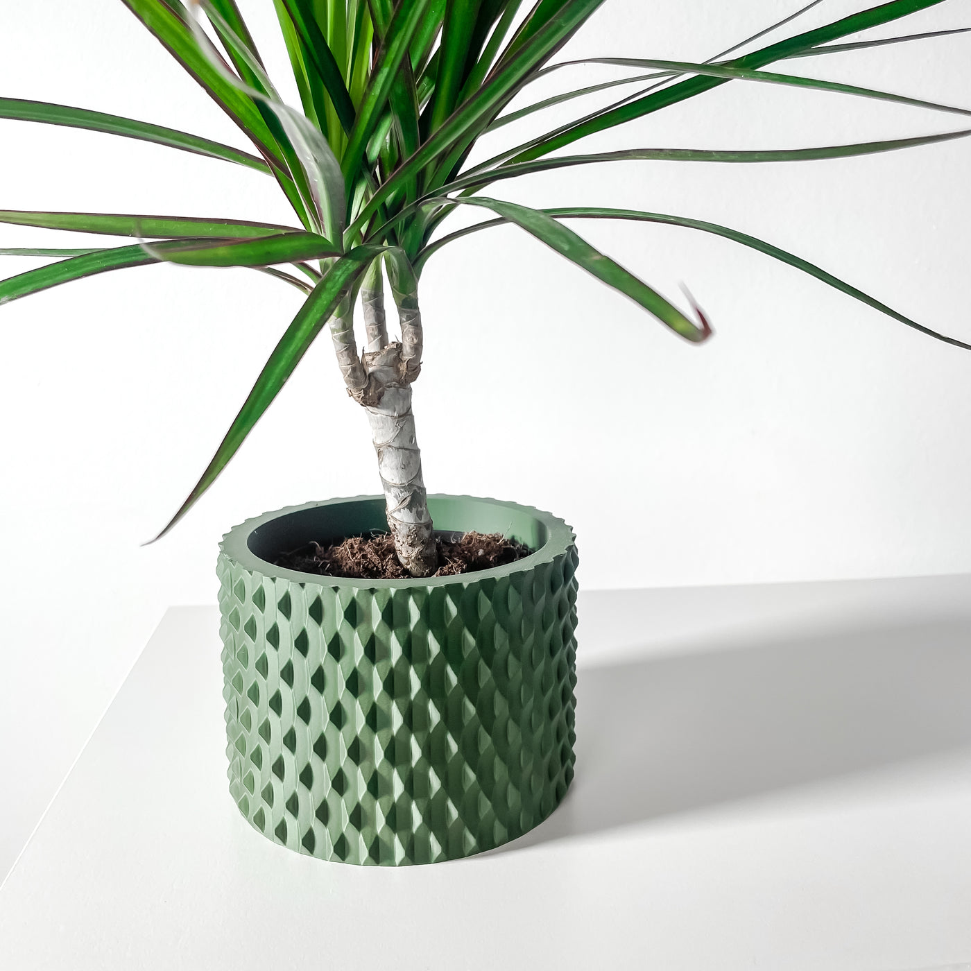 Ondir geometric indoor planter, product view 4