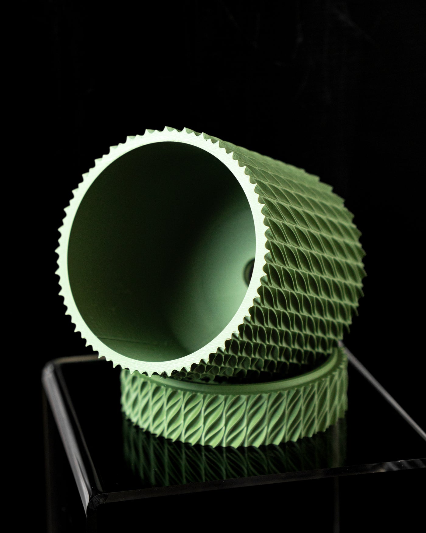 Flow spiral indoor planter, product view 4