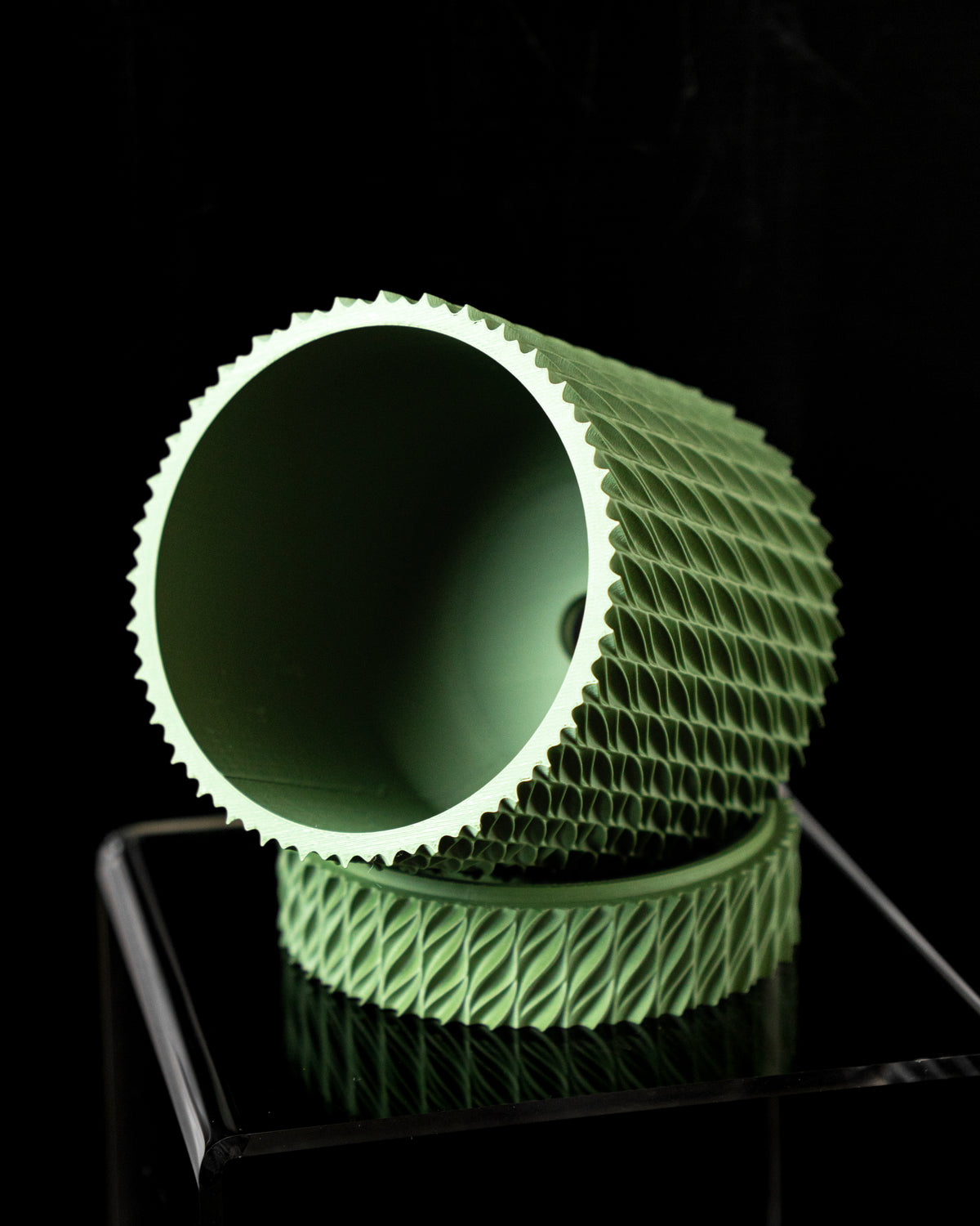 Flow spiral indoor planter, product view 4