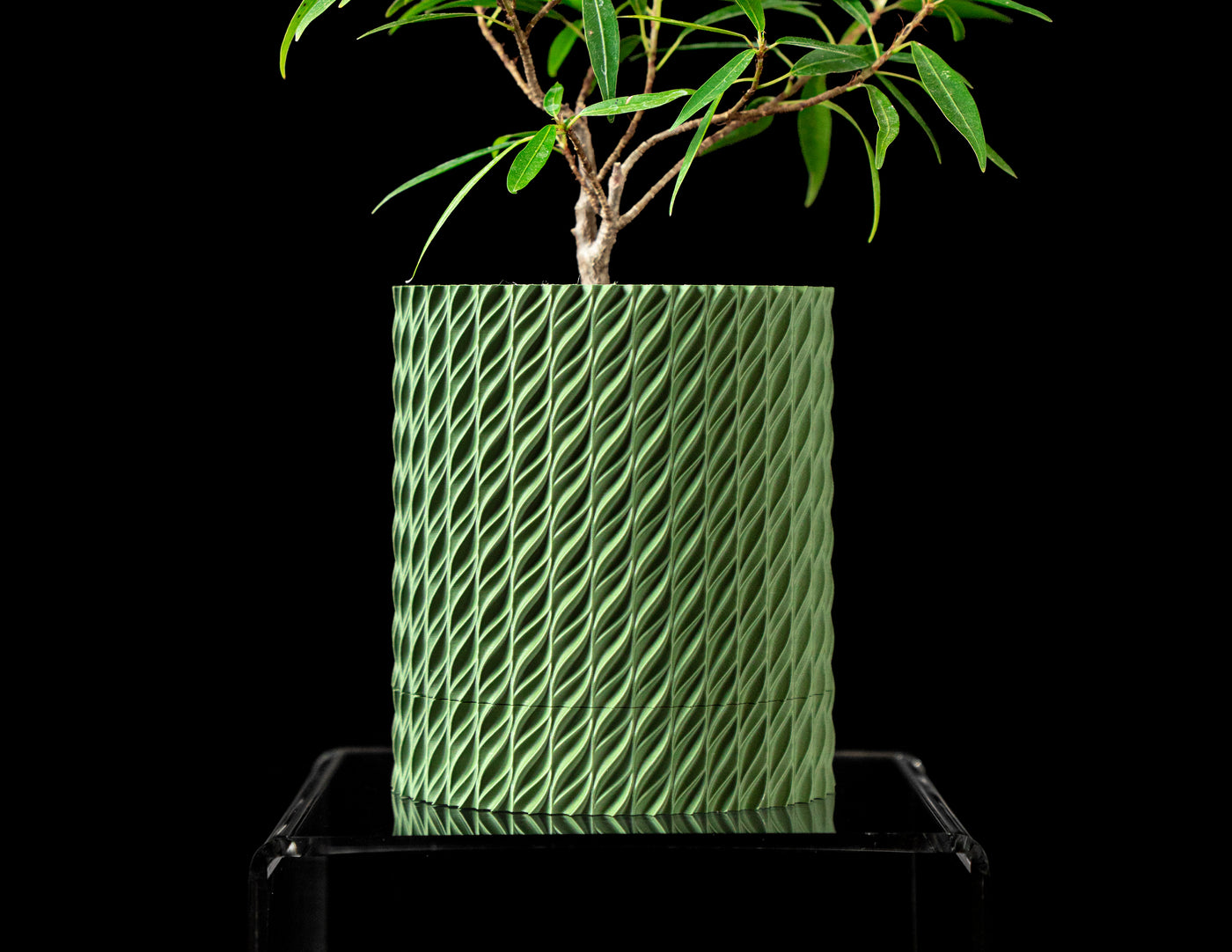 Flow spiral indoor planter, product view 1