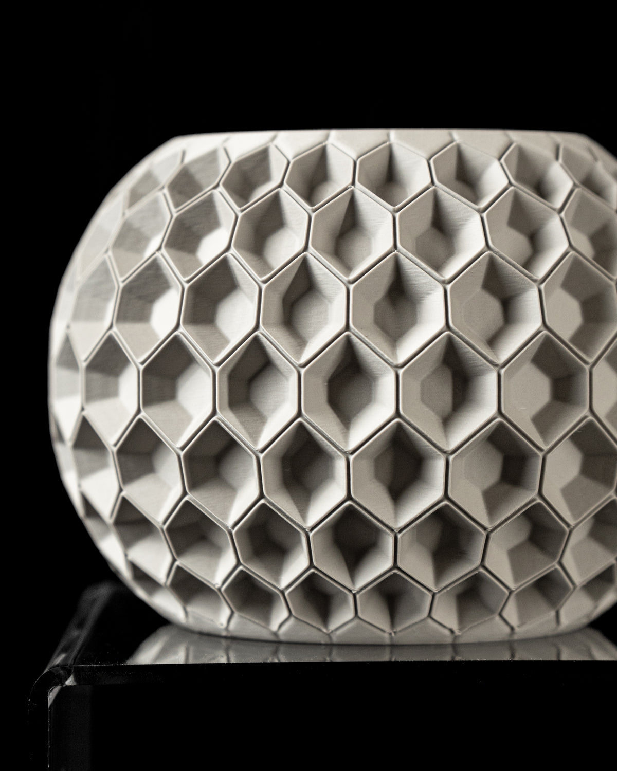 Hexa2 geometric indoor planter, product view 2