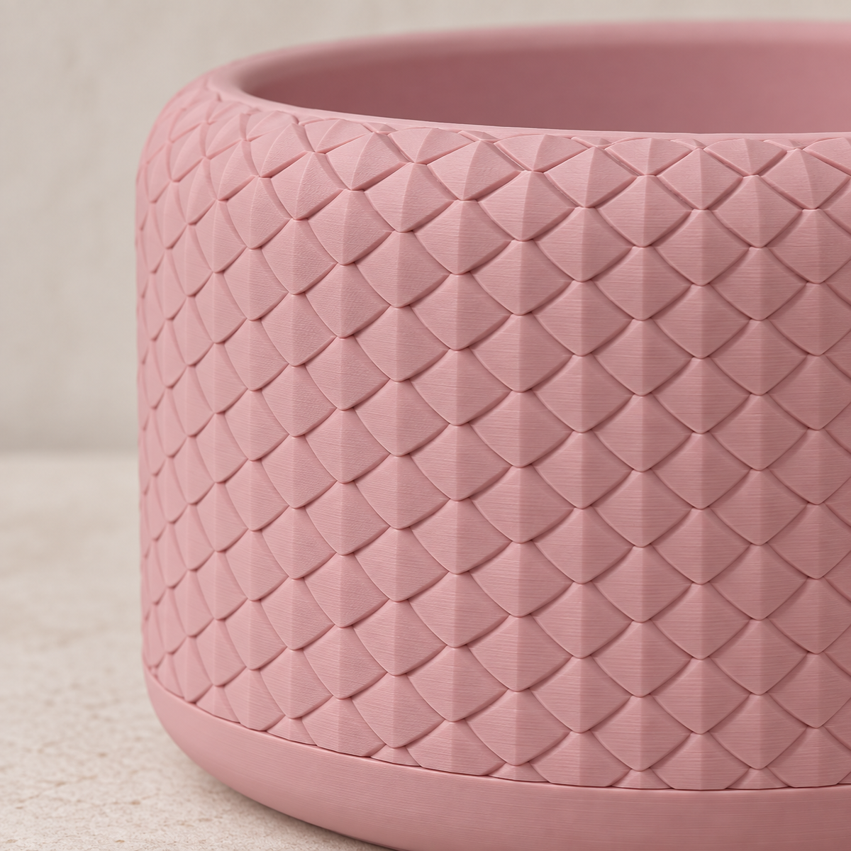 Pelta 3D printed sculptural planter highlighting ordered overlapping scale texture