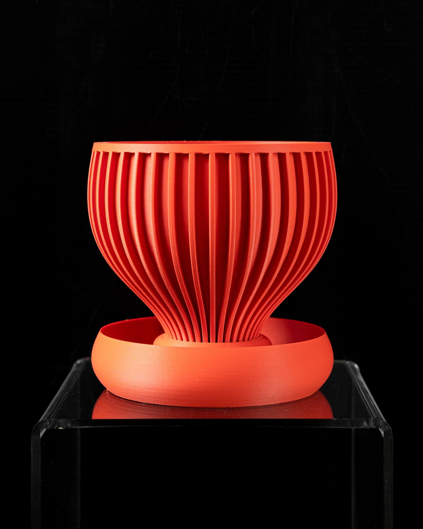 Yin ribbed indoor planter, product view 4