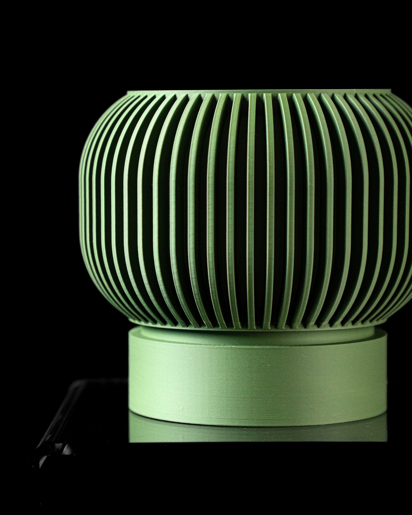 Yuso ribbed indoor planter, product view 2