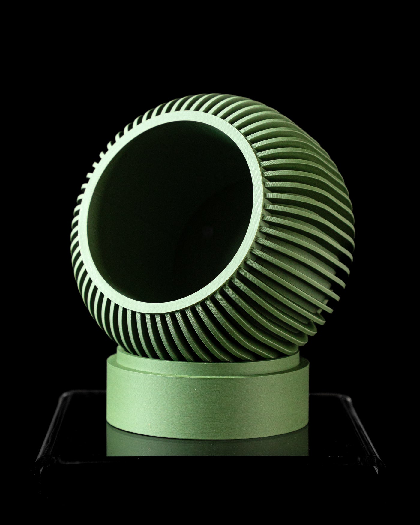 Yuso ribbed indoor planter, product view 3
