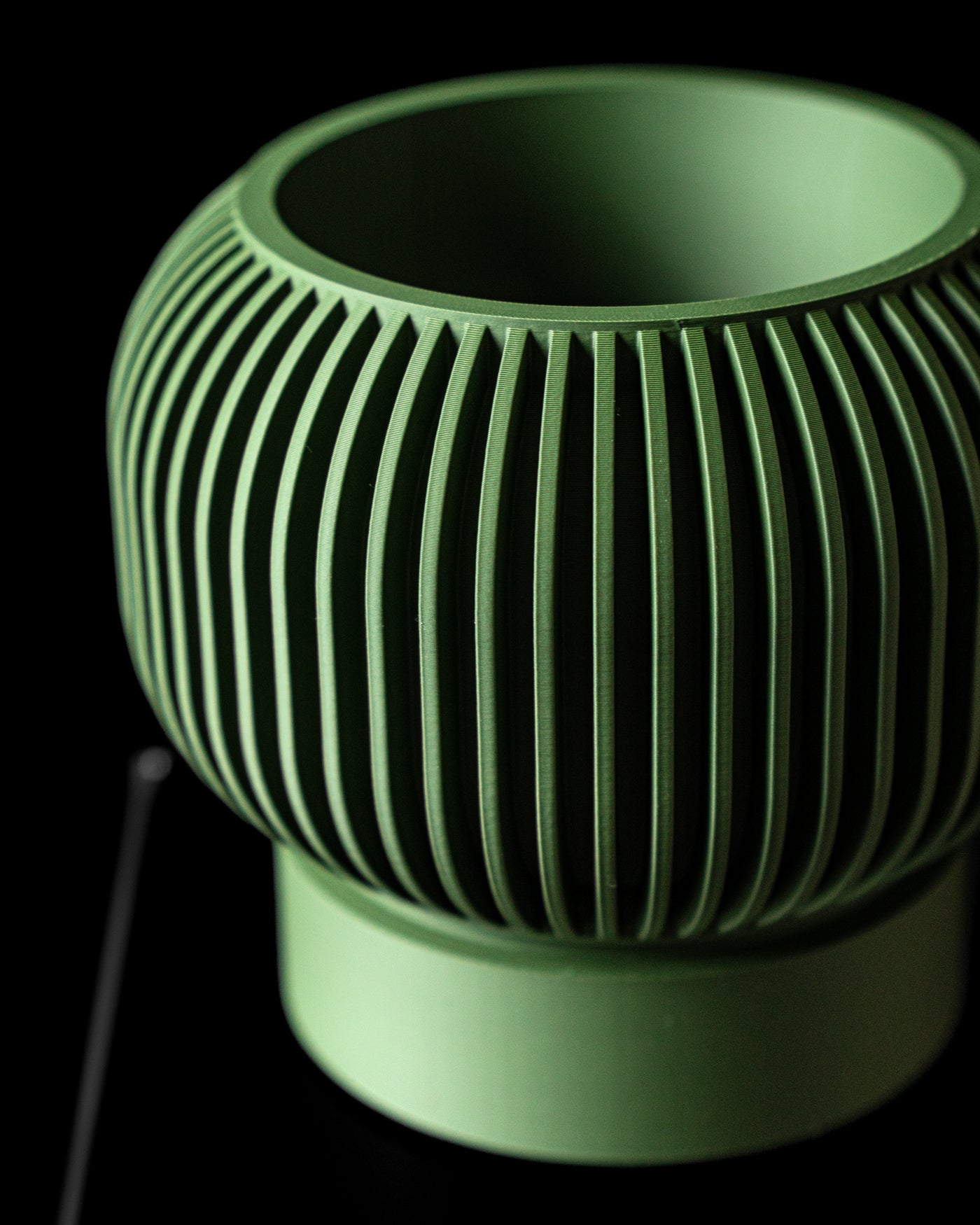Yuso ribbed indoor planter, product view 4