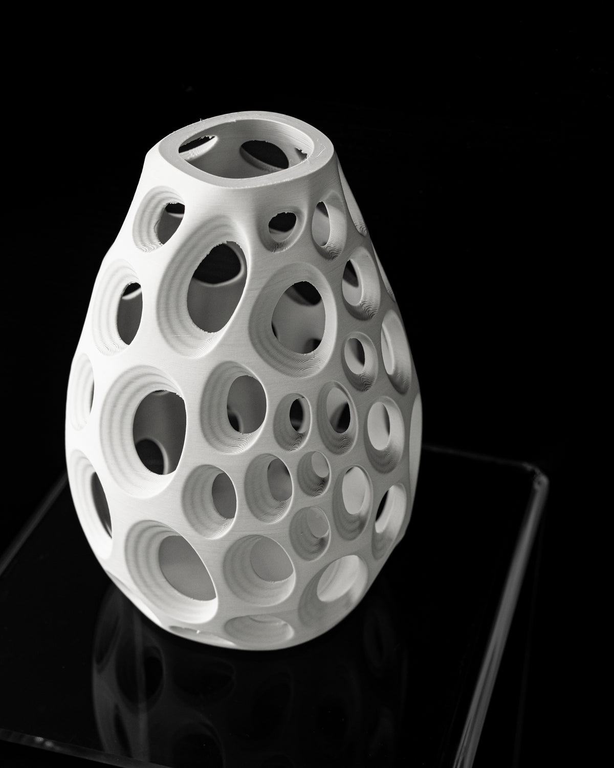 Ringo open-ring vase product view