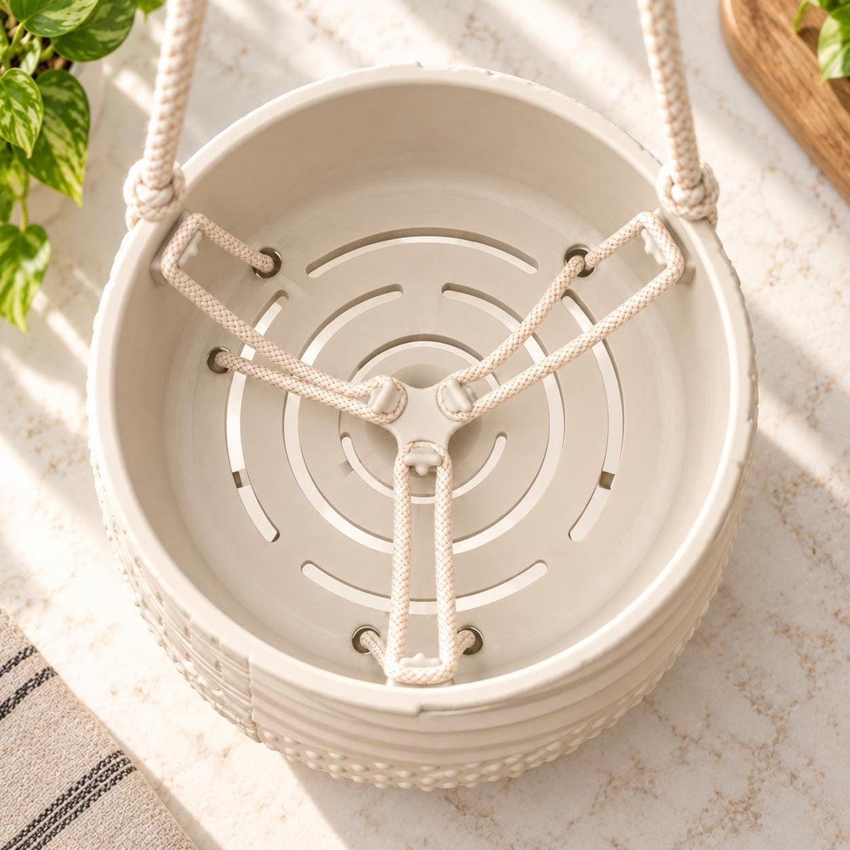 Tessaro hanging self-watering planter and removable reservoir, product detail.