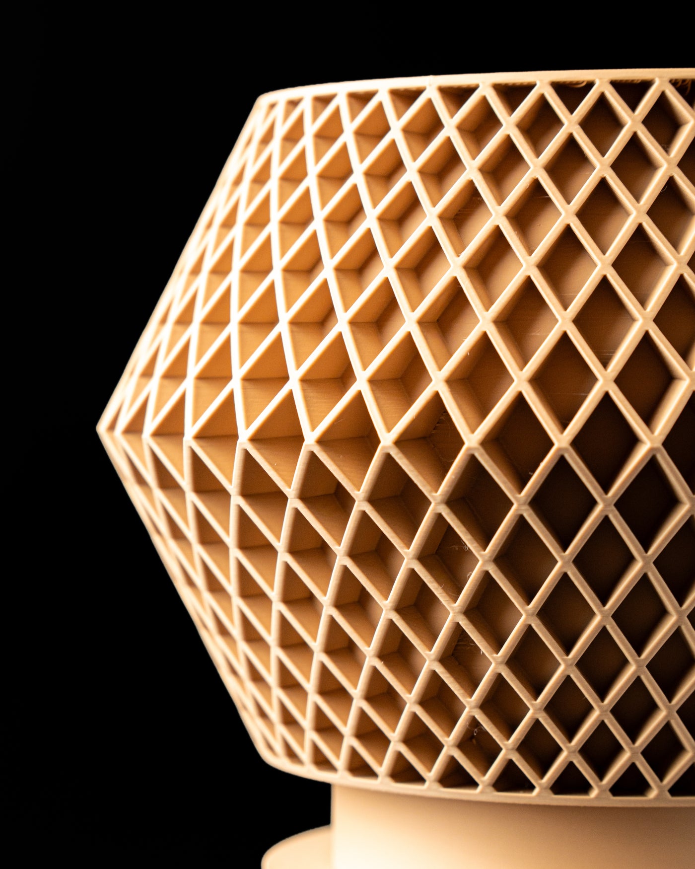Veyra lattice planter, close-up diamond texture detail