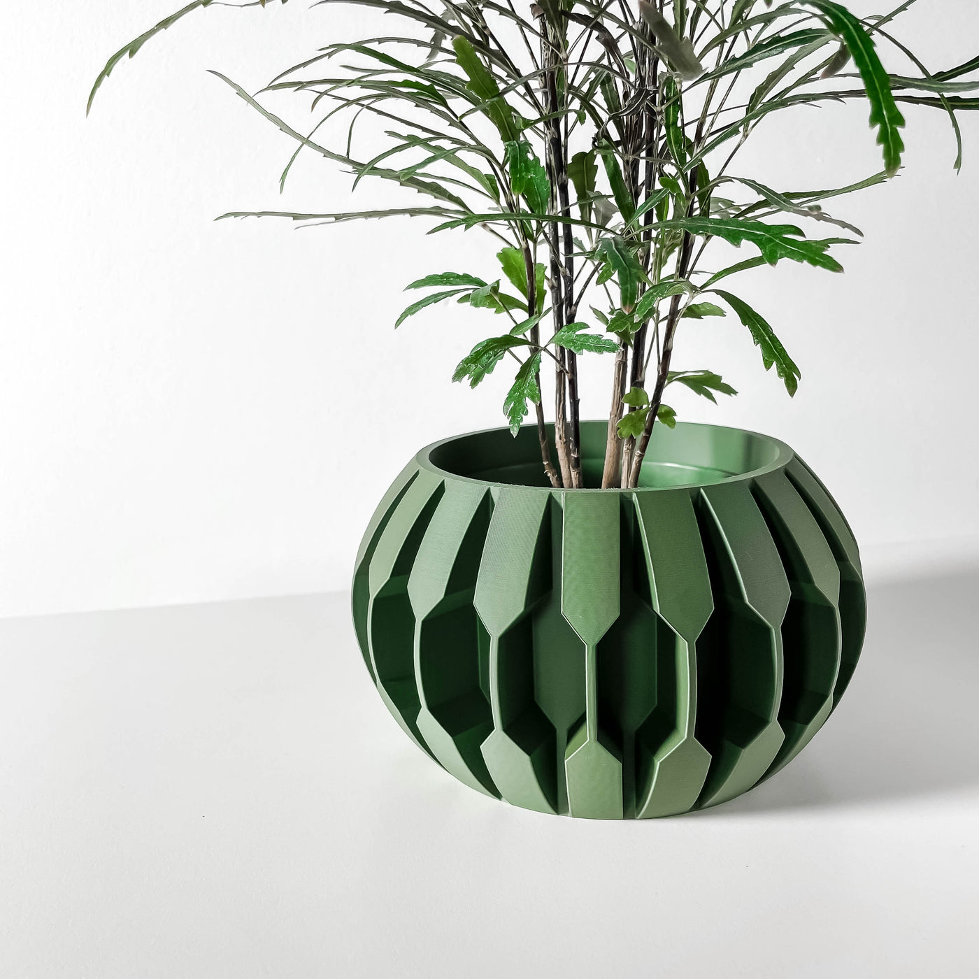 Gervi ribbed indoor planter, product view 2