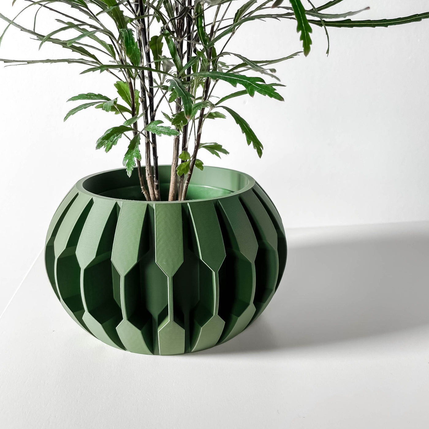 Gervi ribbed indoor planter, product view 3
