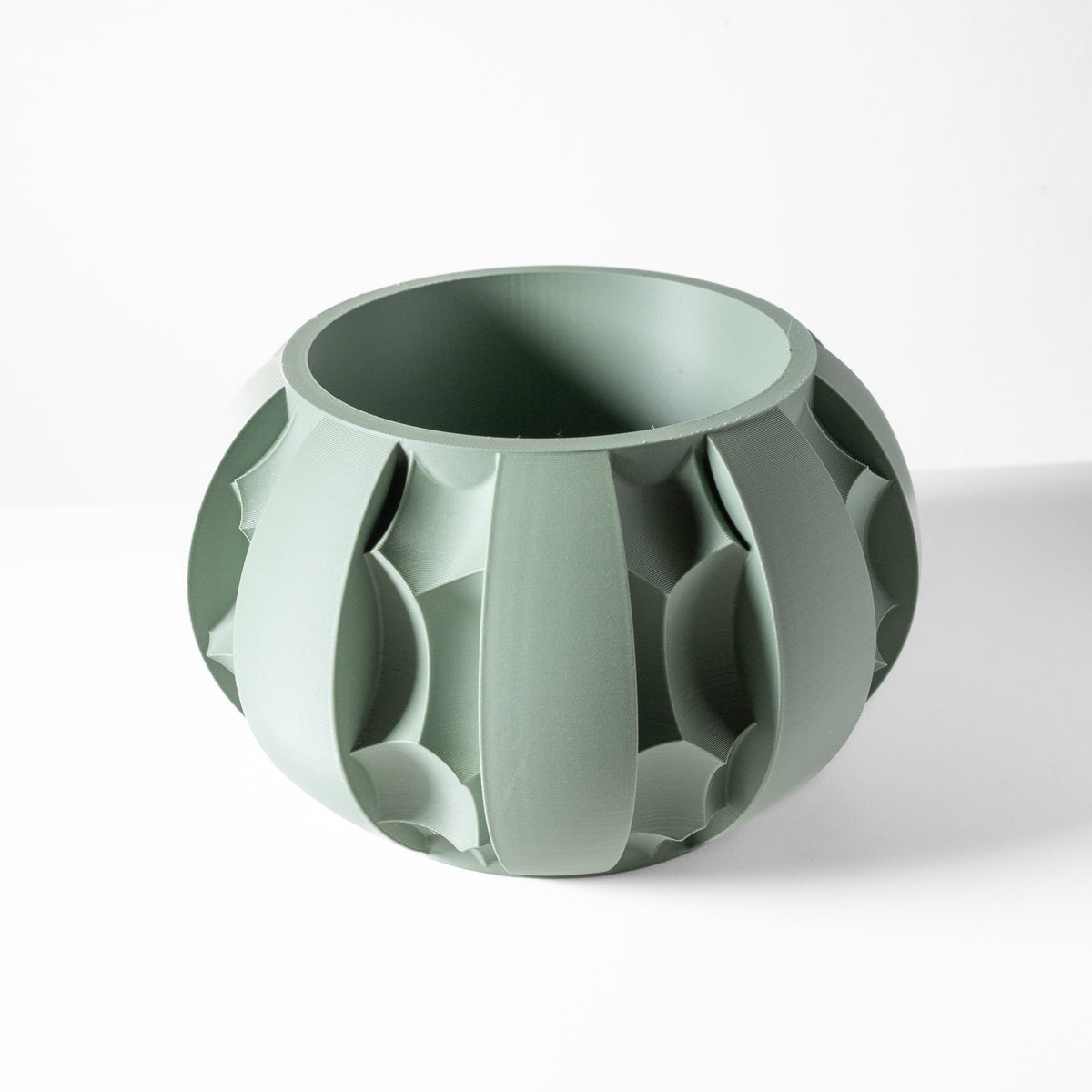 Erna sculptural indoor planter, product view 5
