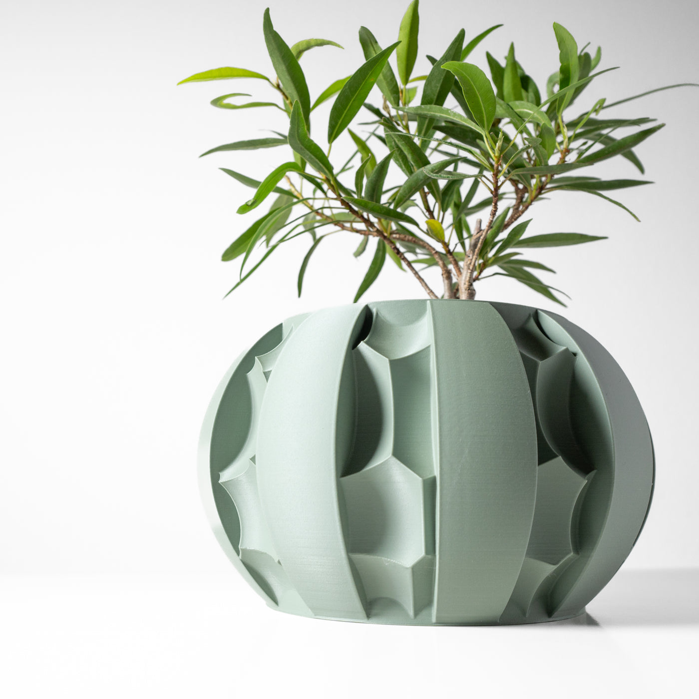 Erna sculptural indoor planter, product view 3