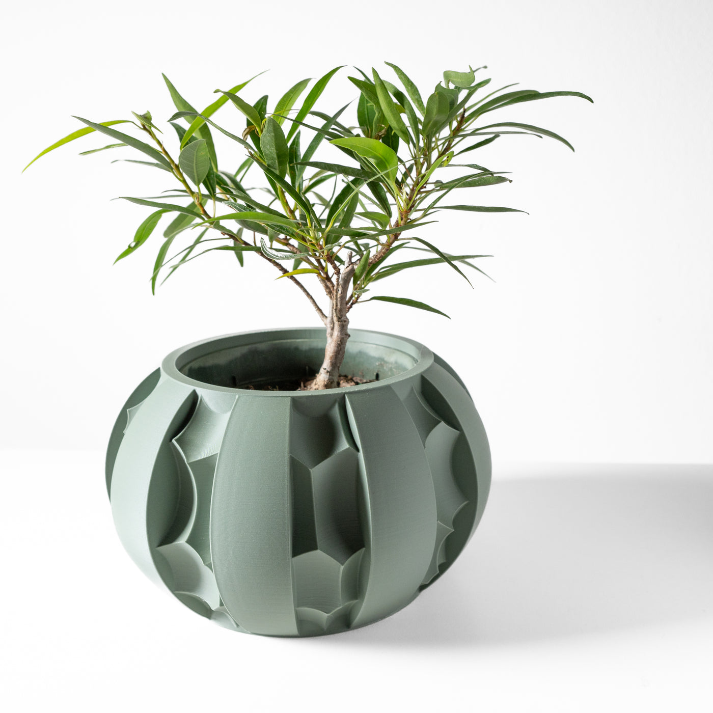 Erna sculptural indoor planter, product view 2