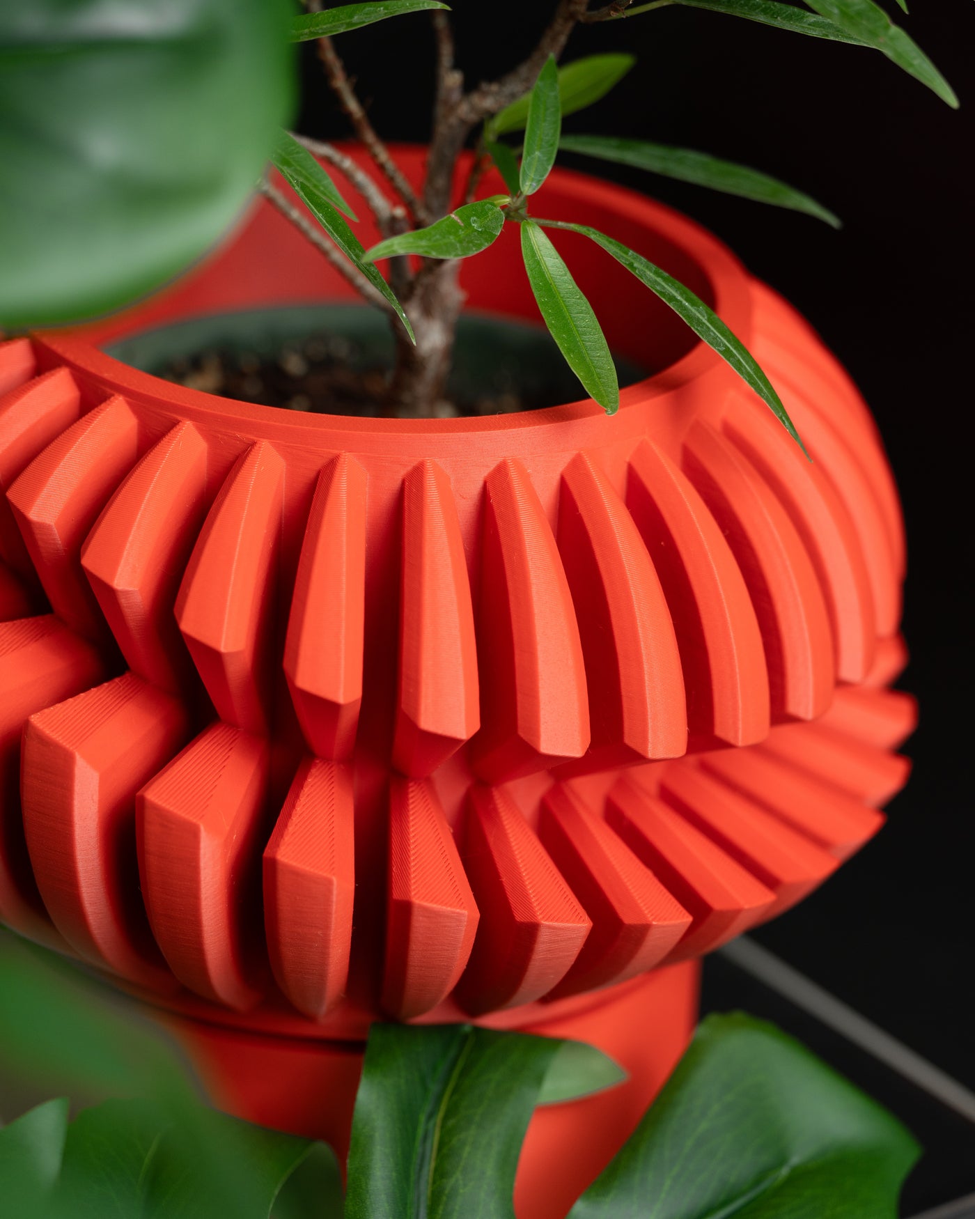 Luxira spiral indoor planter, product view 2