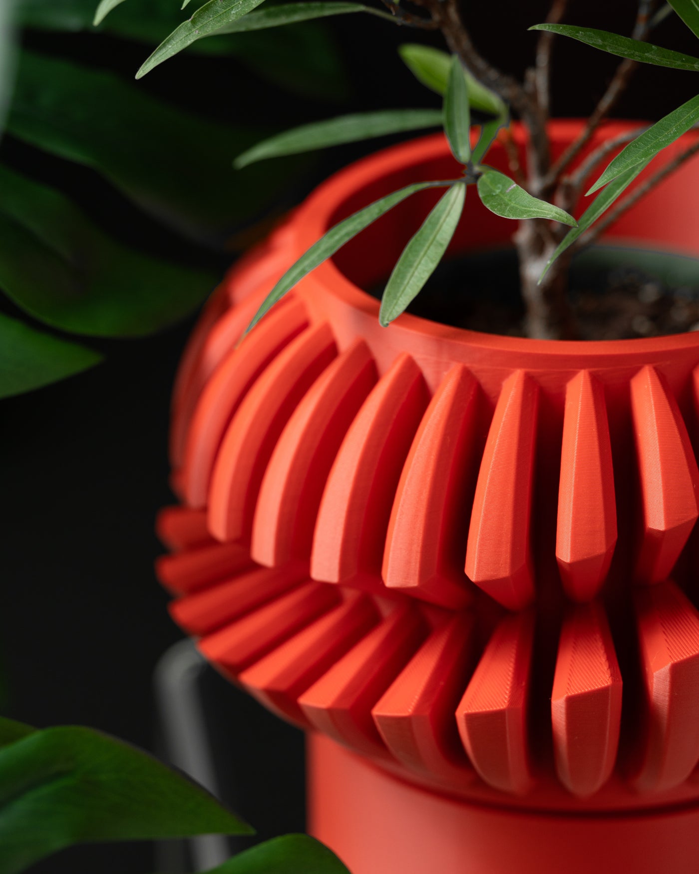 Luxira spiral indoor planter, product view 3