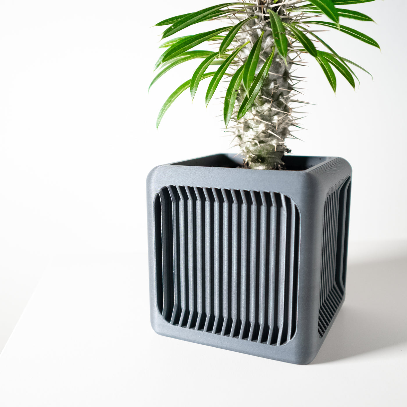 Rovo square square indoor planter, product view 2