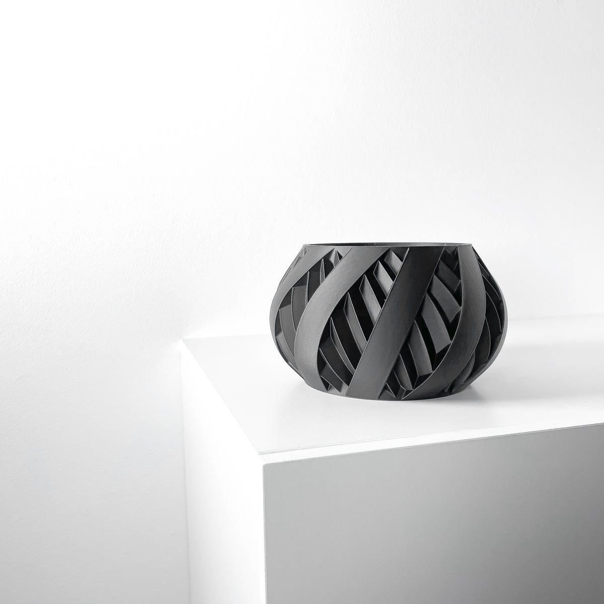 Silvo spiral indoor planter, product view 4