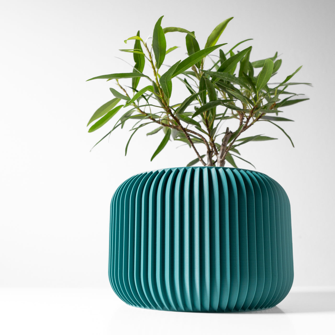 Unis ribbed indoor planter, product view 3
