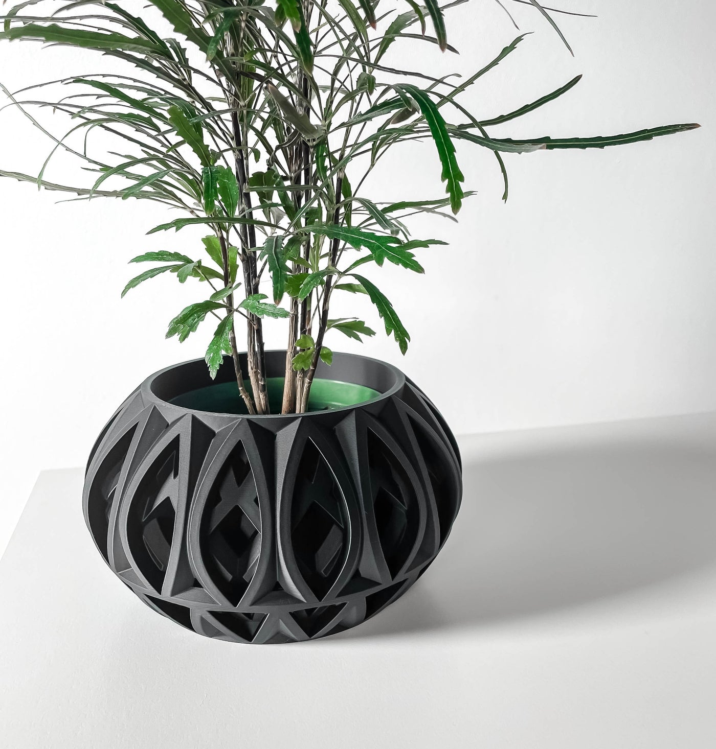 Ando spiral indoor planter, product view 2