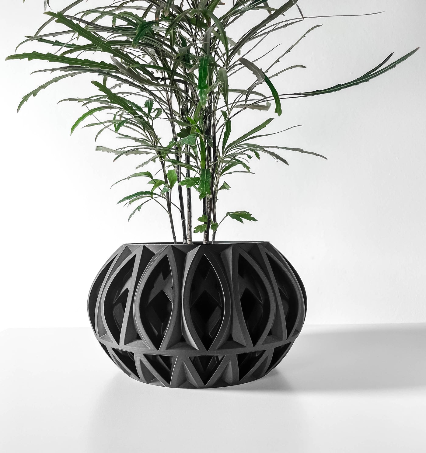 Ando spiral indoor planter, product view 1