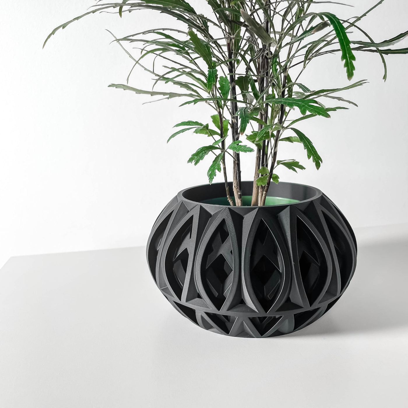 Ando spiral indoor planter, product view 3