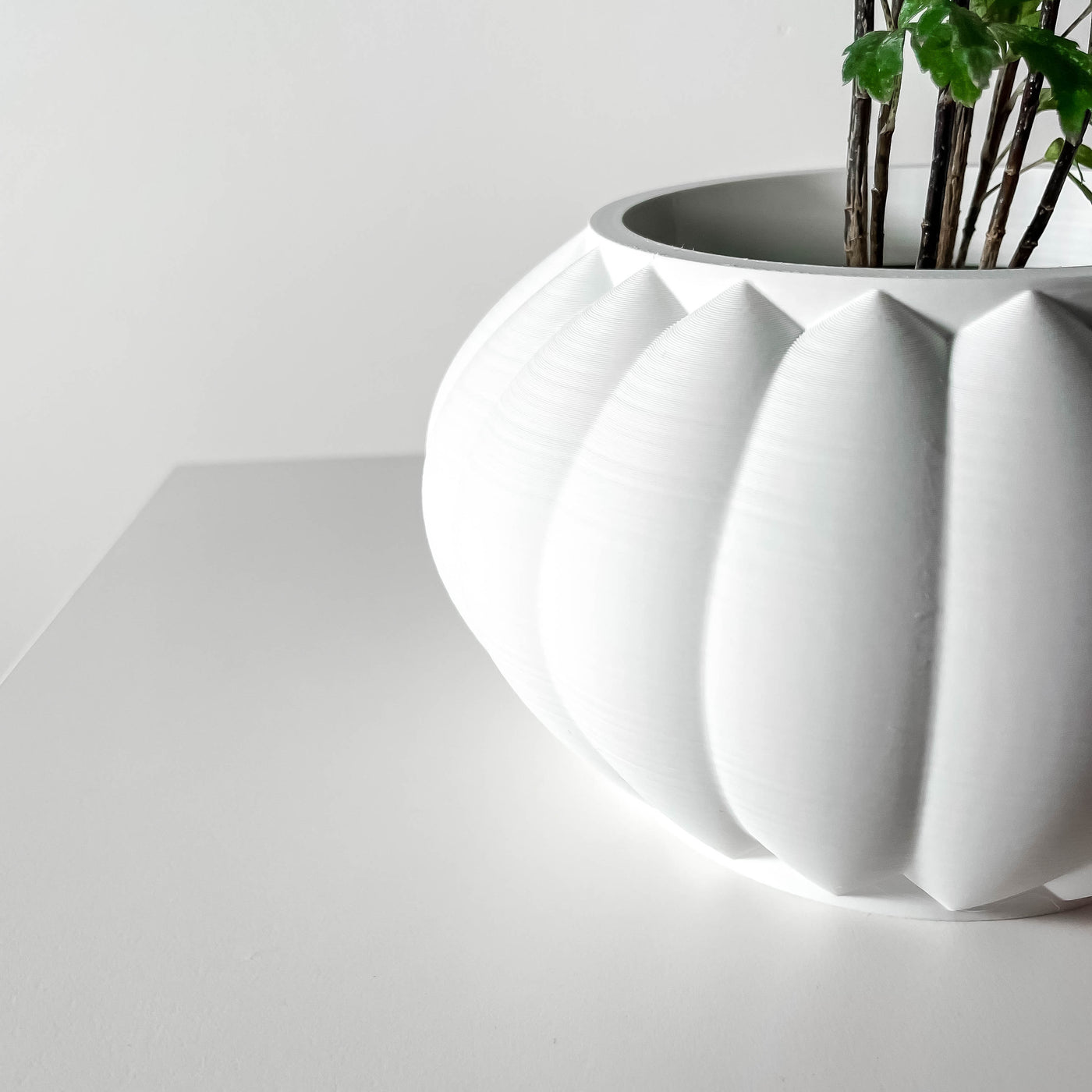Bunos geometric indoor planter, product view 5