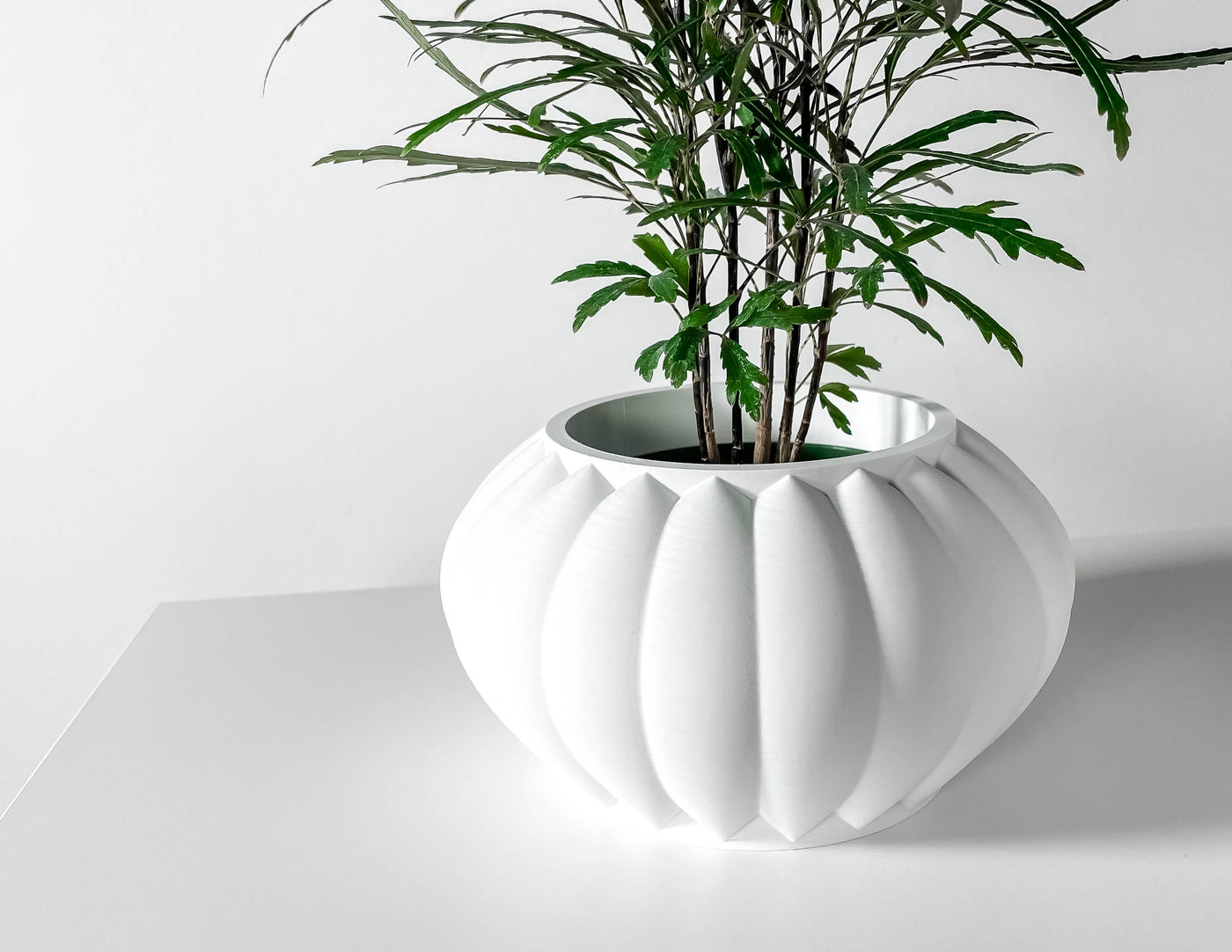 Bunos geometric indoor planter, product view 2