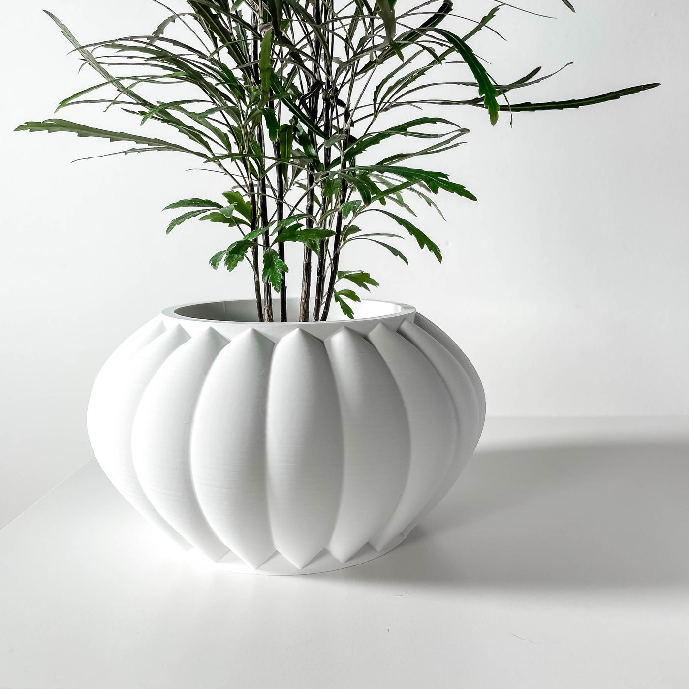 Bunos geometric indoor planter, product view 3