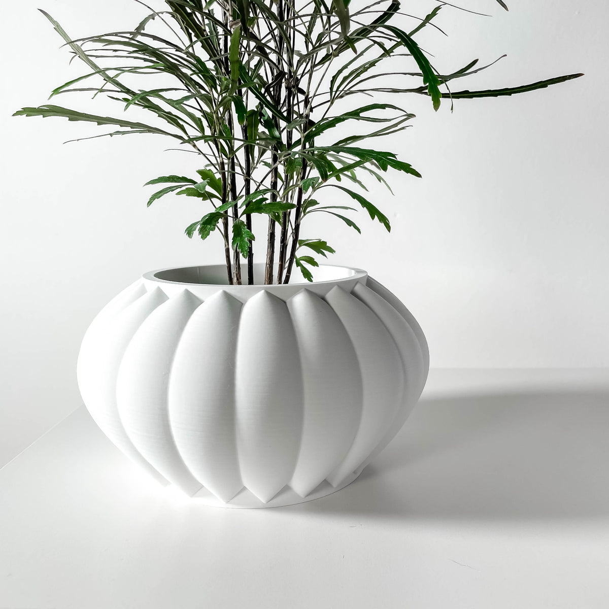 Bunos geometric indoor planter, product view 3