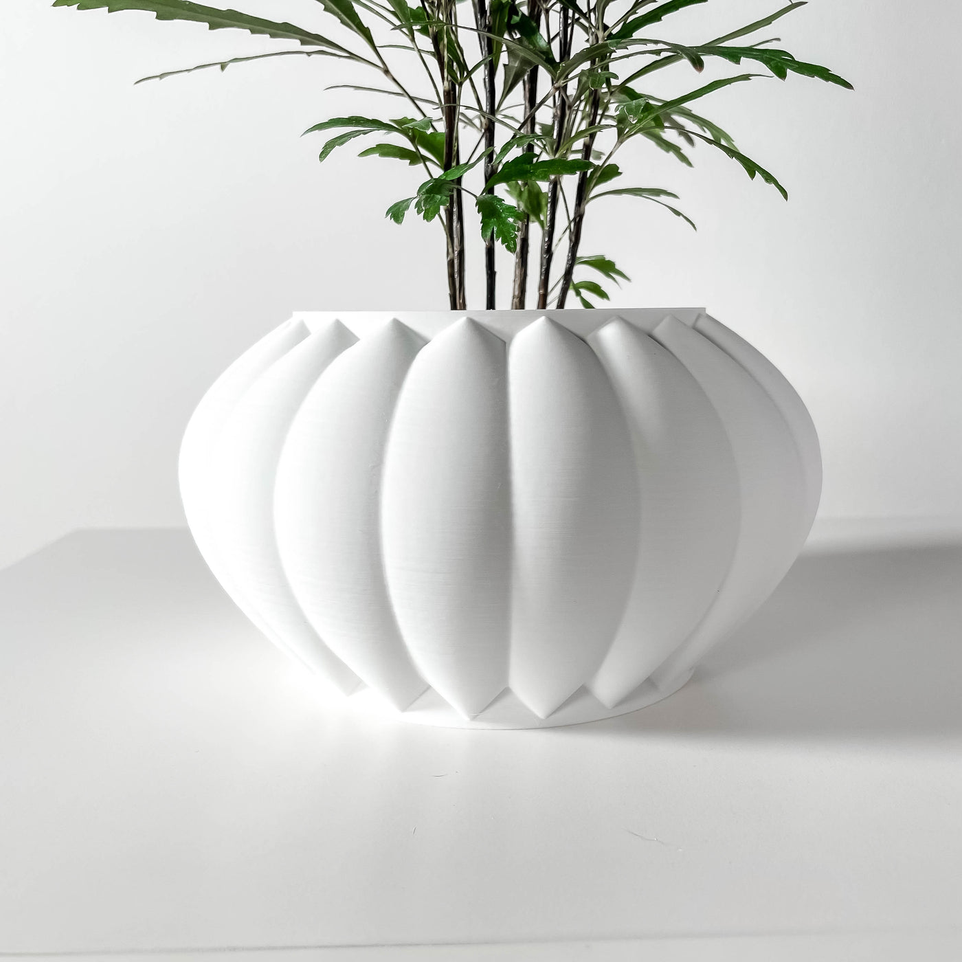 Bunos geometric indoor planter, product view 4