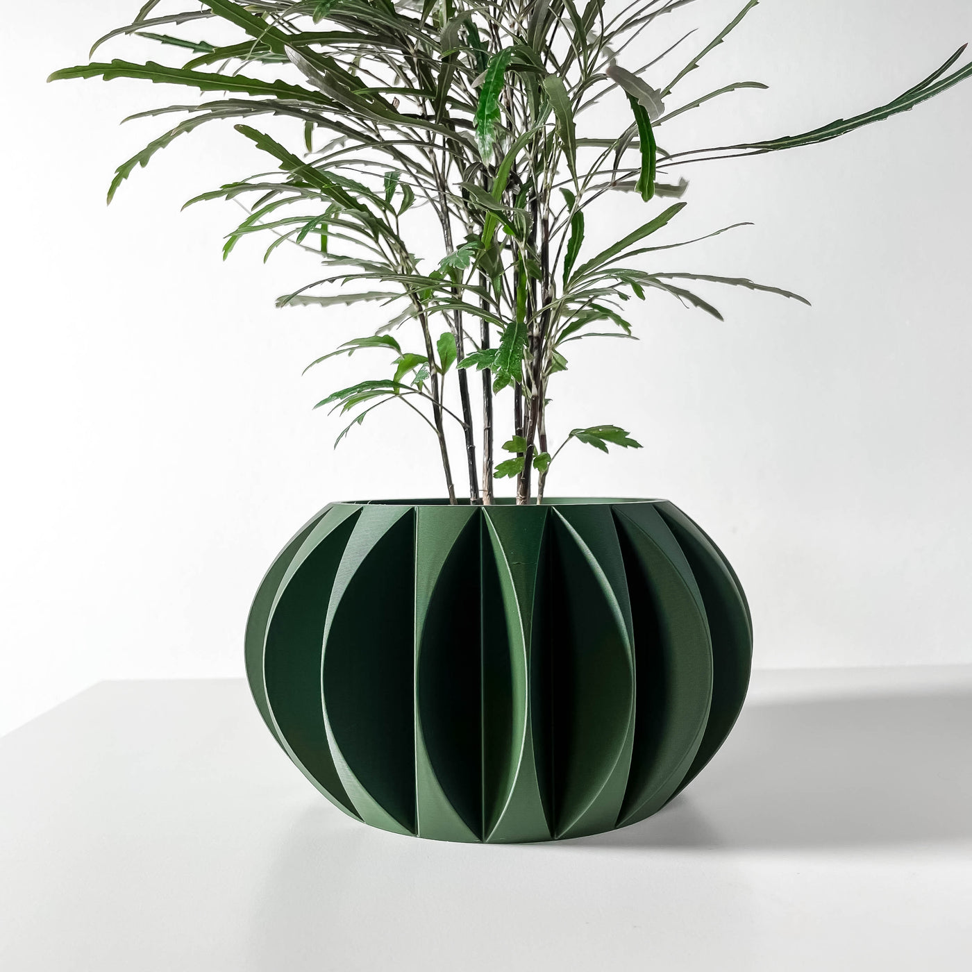 Kire geometric indoor planter, product view 1