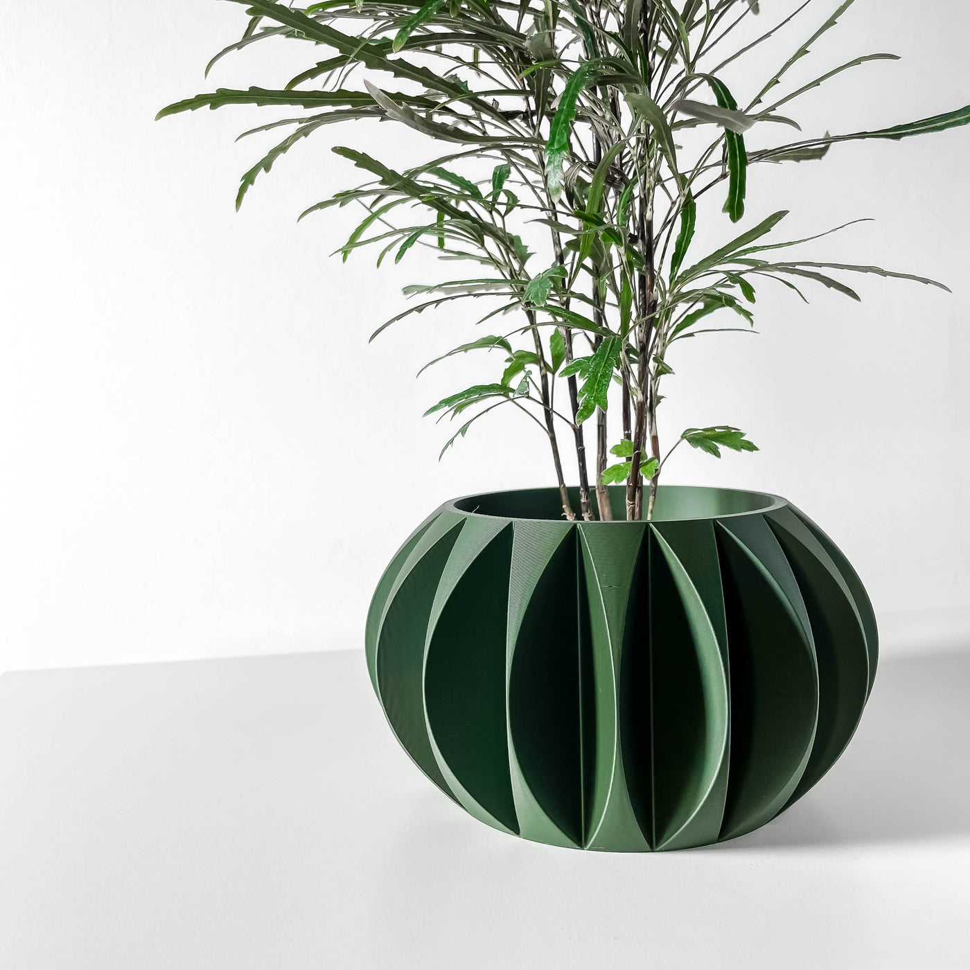 Kire geometric indoor planter, product view 2