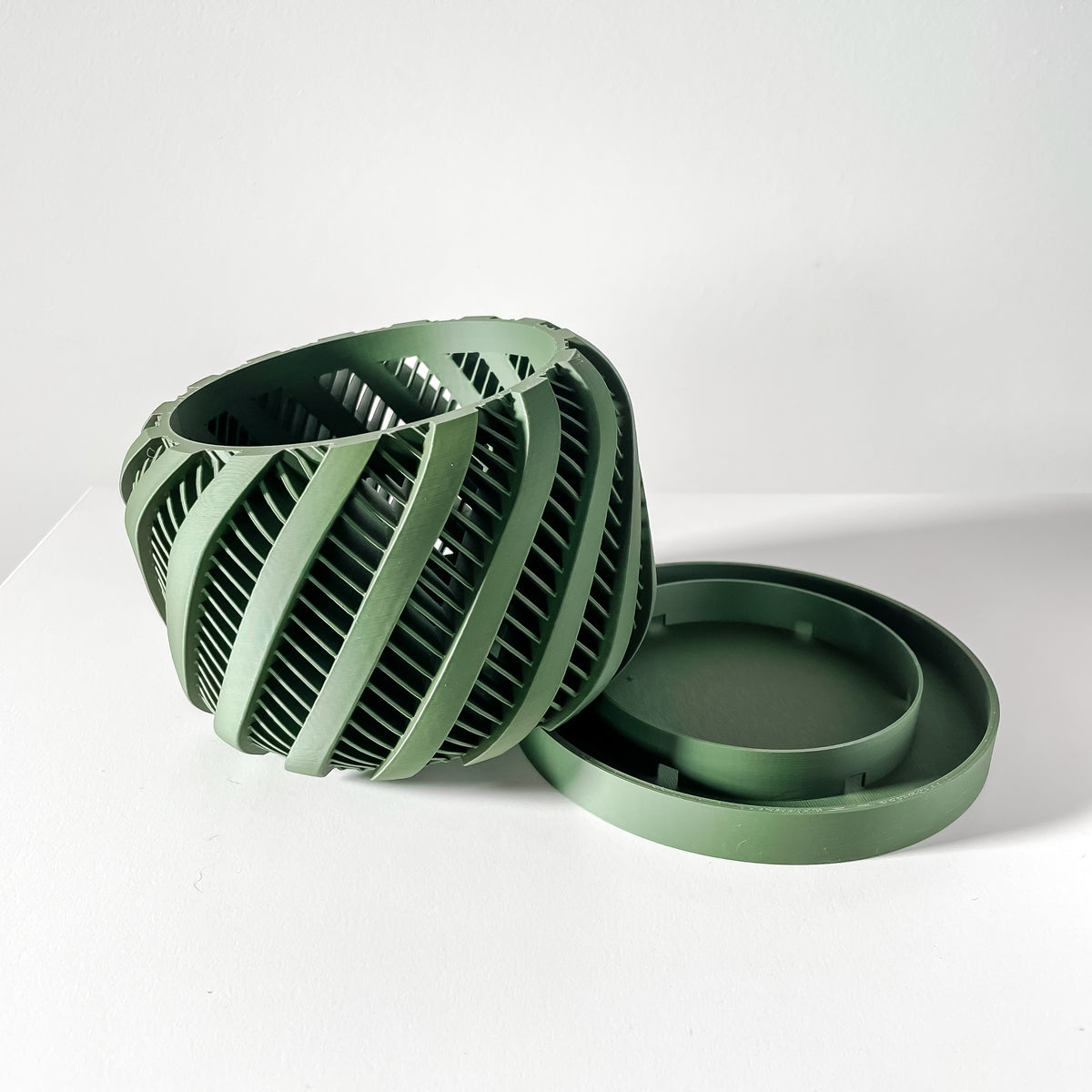 Arno sculptural curved ribs ventilated orchid pot, side view
