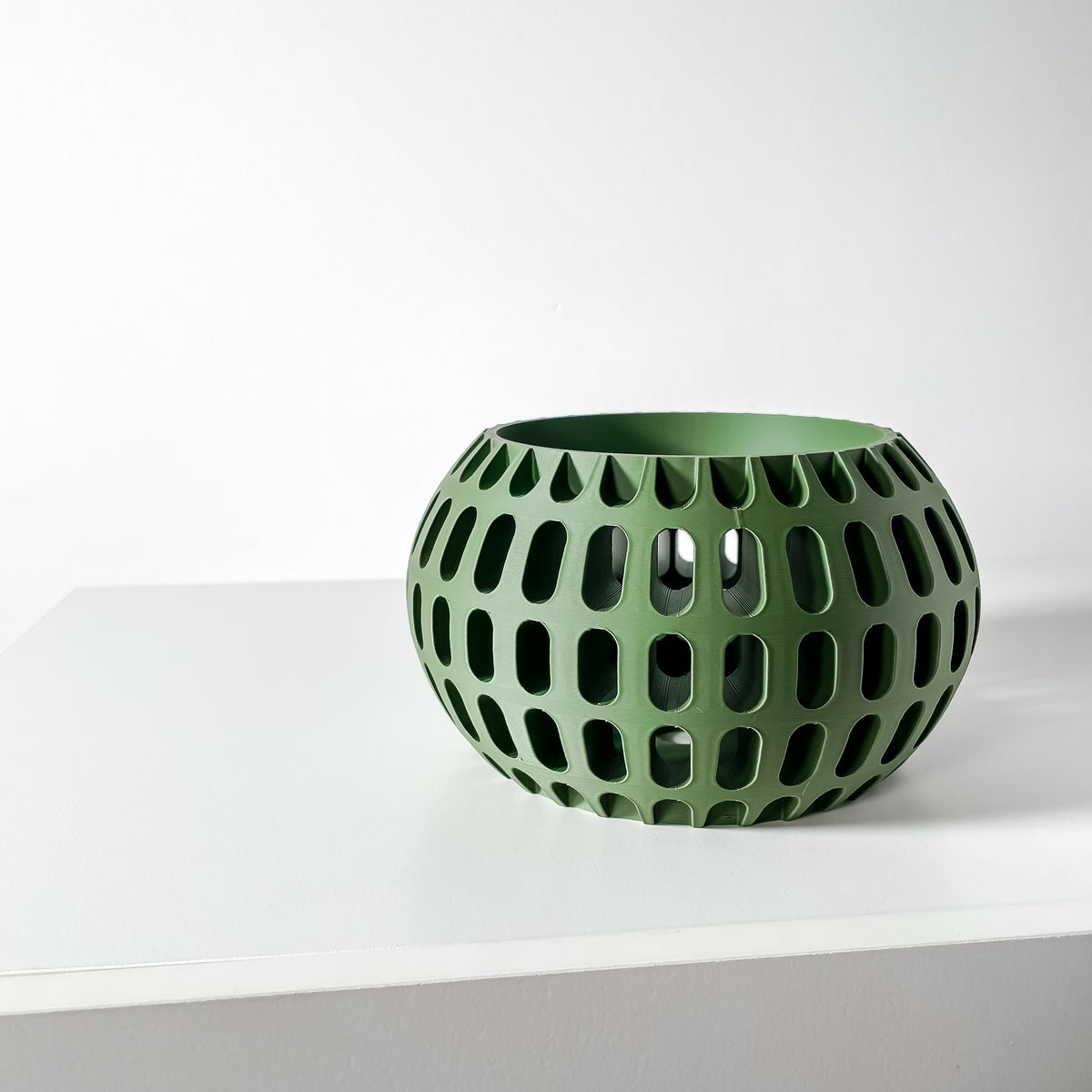 Brex rounded open grid ventilated orchid pot, top opening view