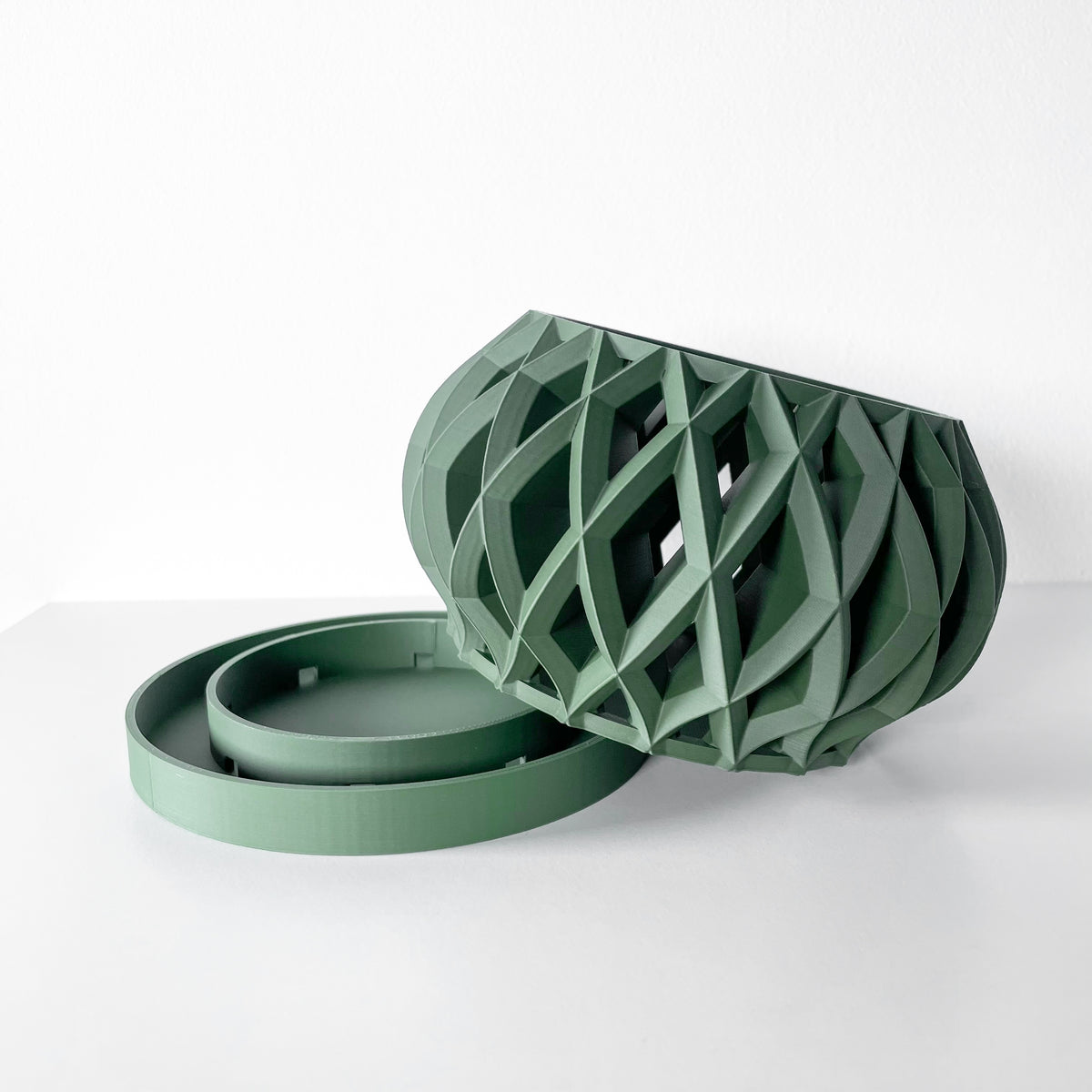 Elson diamond lattice ventilated orchid pot, indoor display view