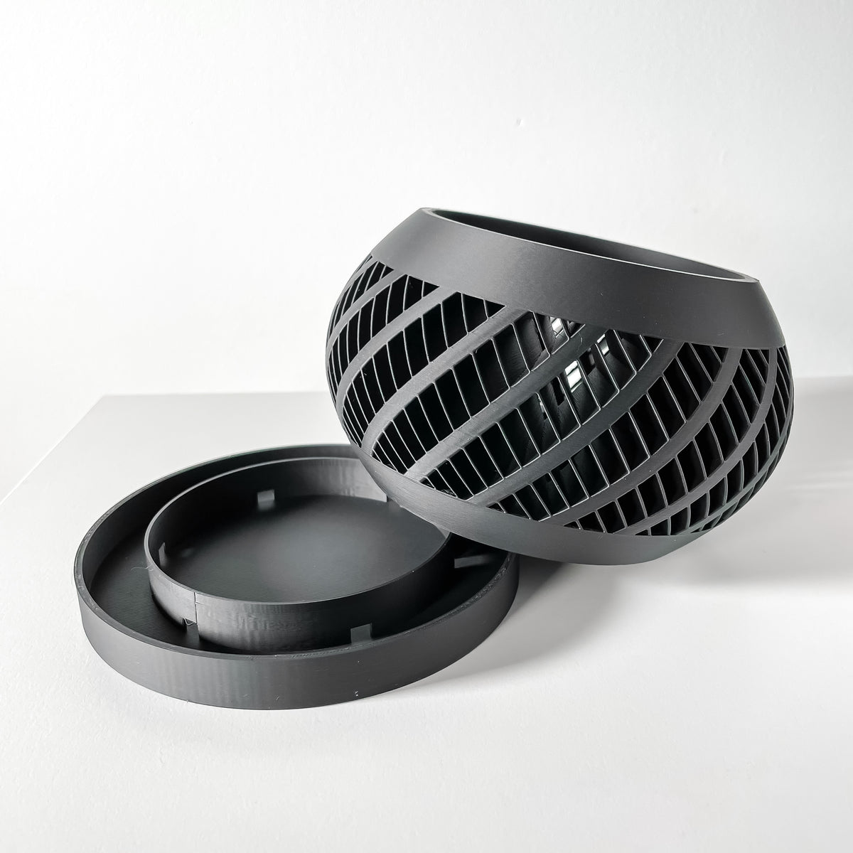 Elvik spiral ribs ventilated orchid pot, side view