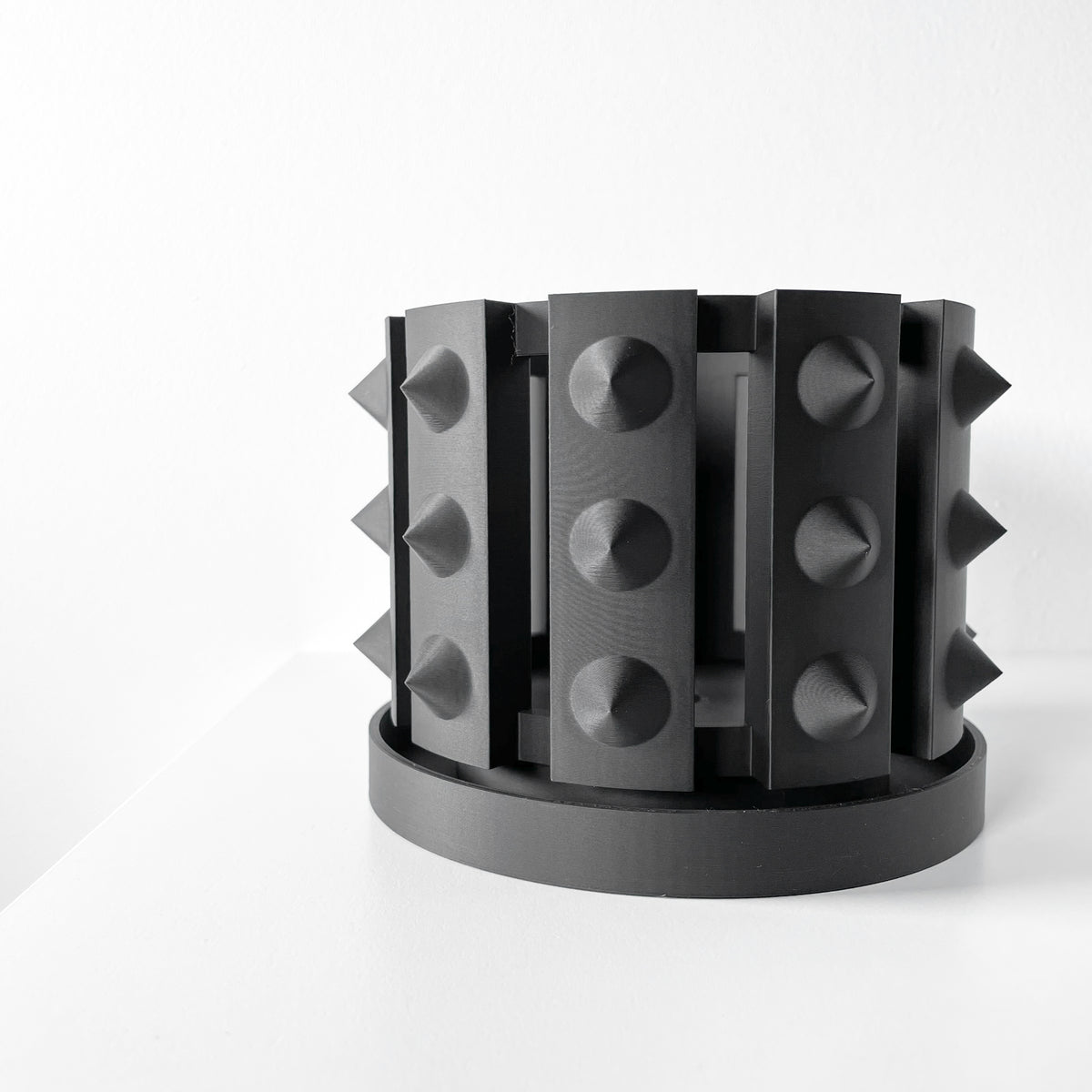 Irvox bold studded ribs ventilated orchid pot, side view