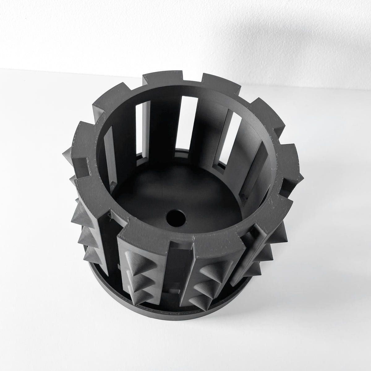 Irvox bold studded ribs ventilated orchid pot, top opening view