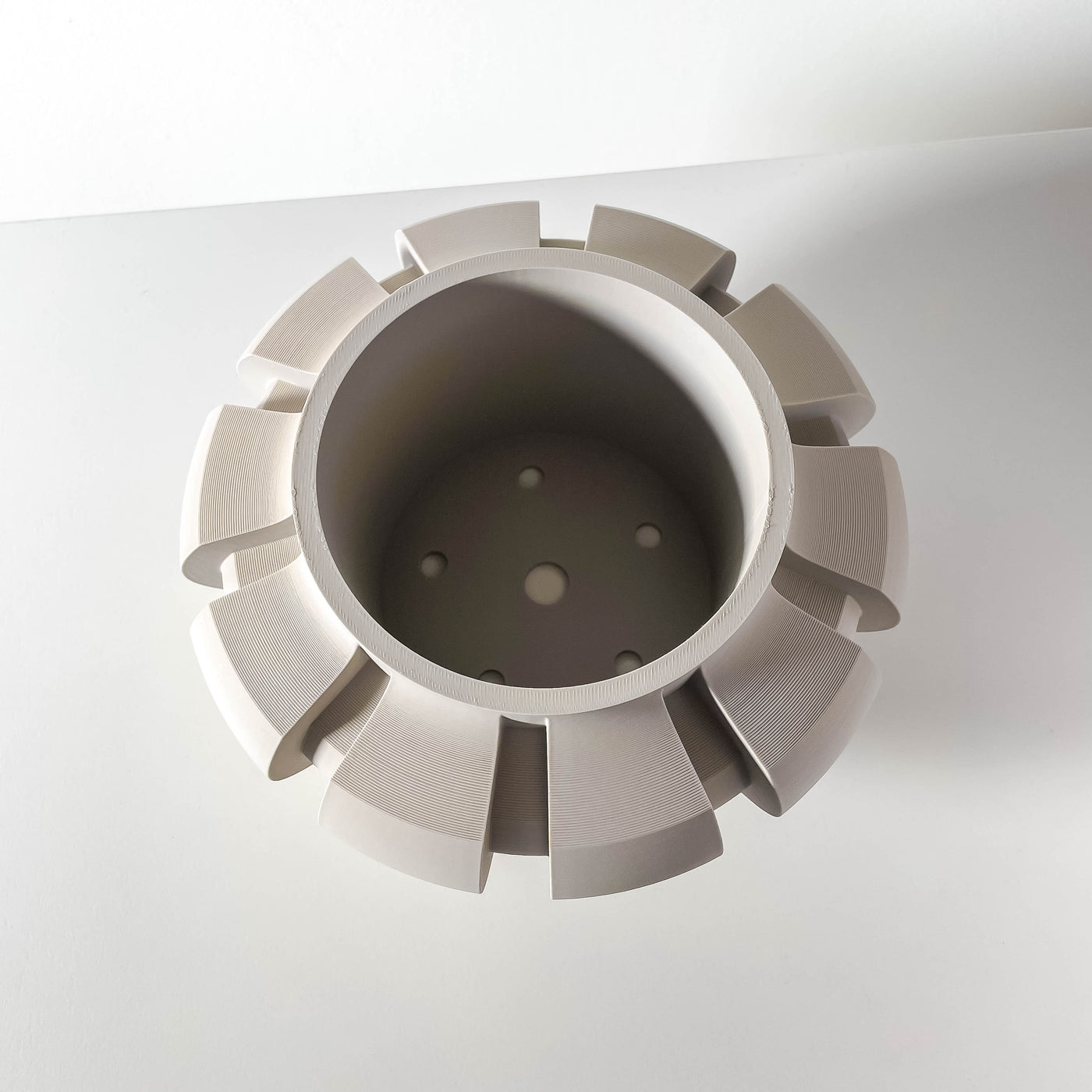 Ariko flowing texture indoor planter, product view 5